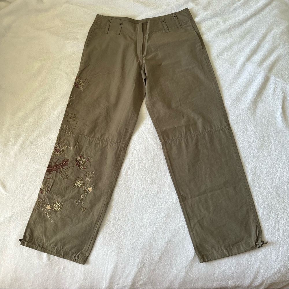 EMBROIDERED CAPRIS